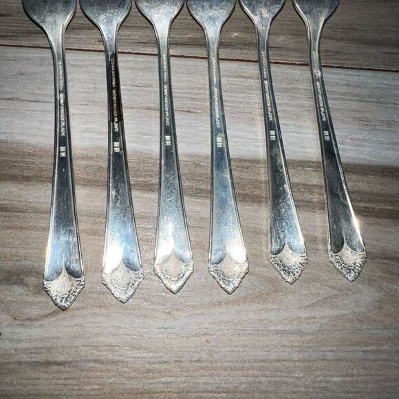 Rogers & Bro "Starlight" Pattern Silverplate Flatware - Set of 4 Dinner Forks - Picture 7 of 9